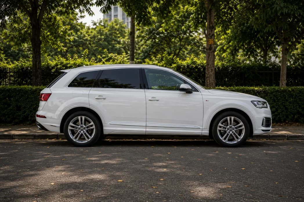 Audi Q7 exterior view 1