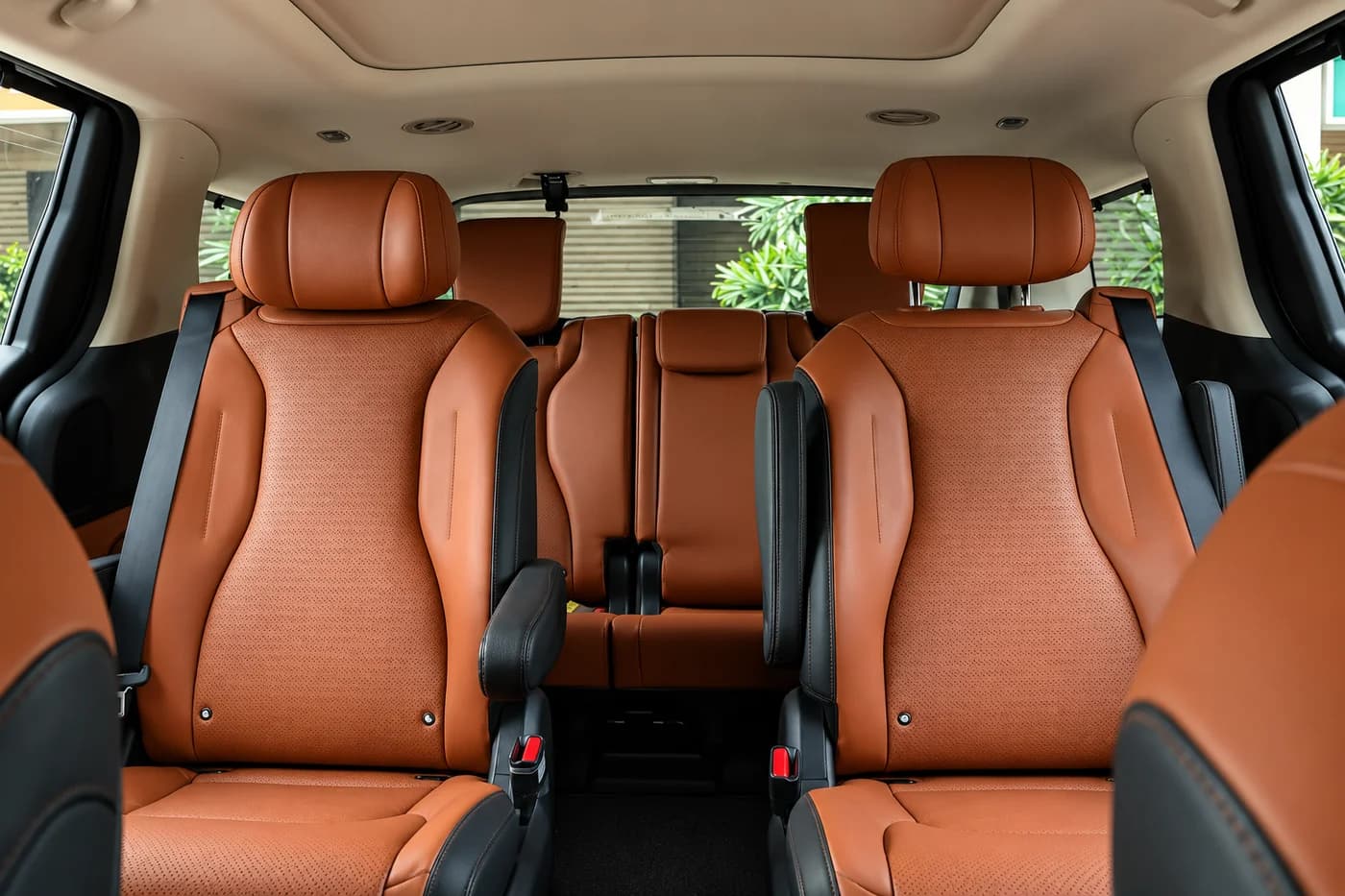 Kia Carnival cabin interior 1