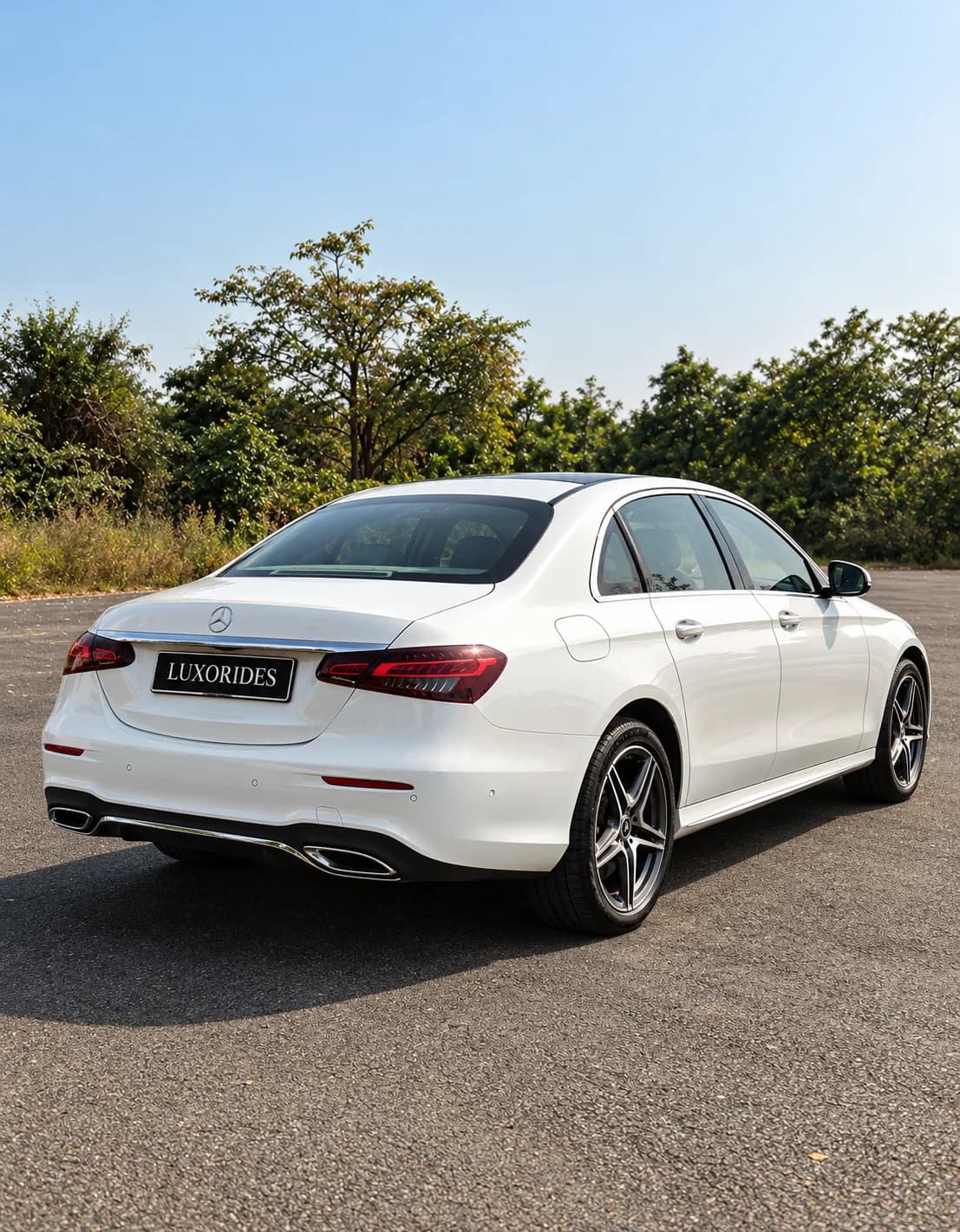 Mercedes-Benz E-Class exterior view 1