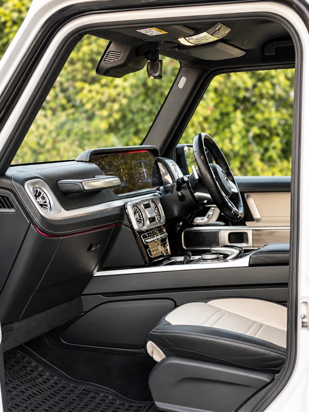 Mercedes-Benz G Wagon cabin interior 2