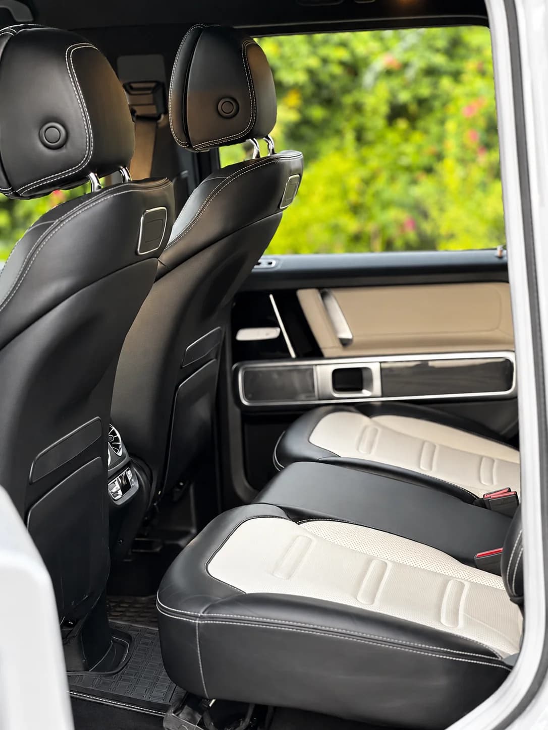 Mercedes-Benz G Wagon cabin interior 3