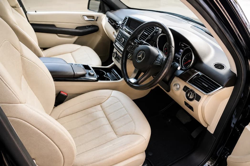 Mercedes-Benz GLE 450 cabin interior 3