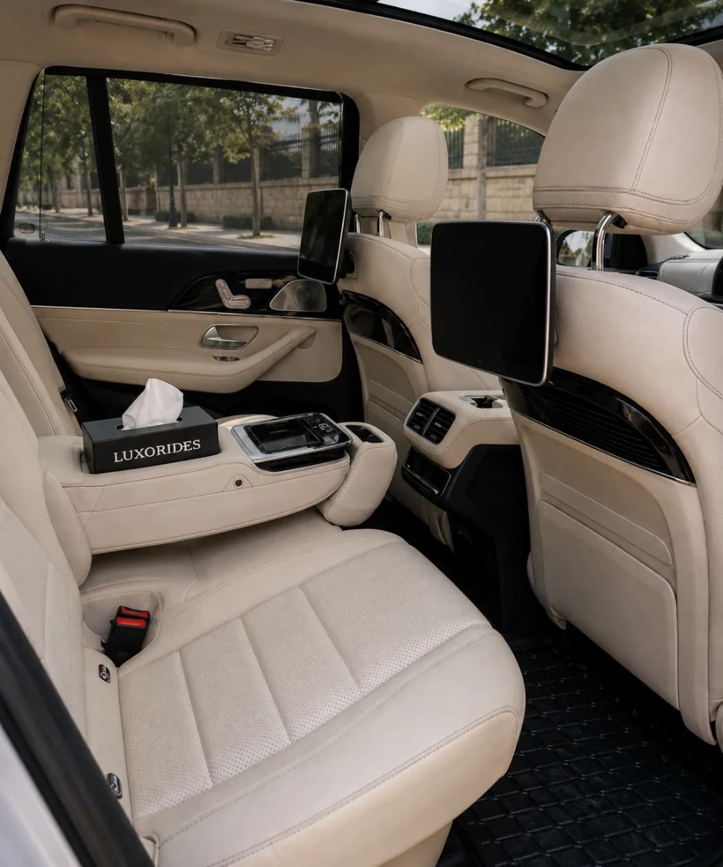 Mercedes-Benz GLS 450 cabin interior 2