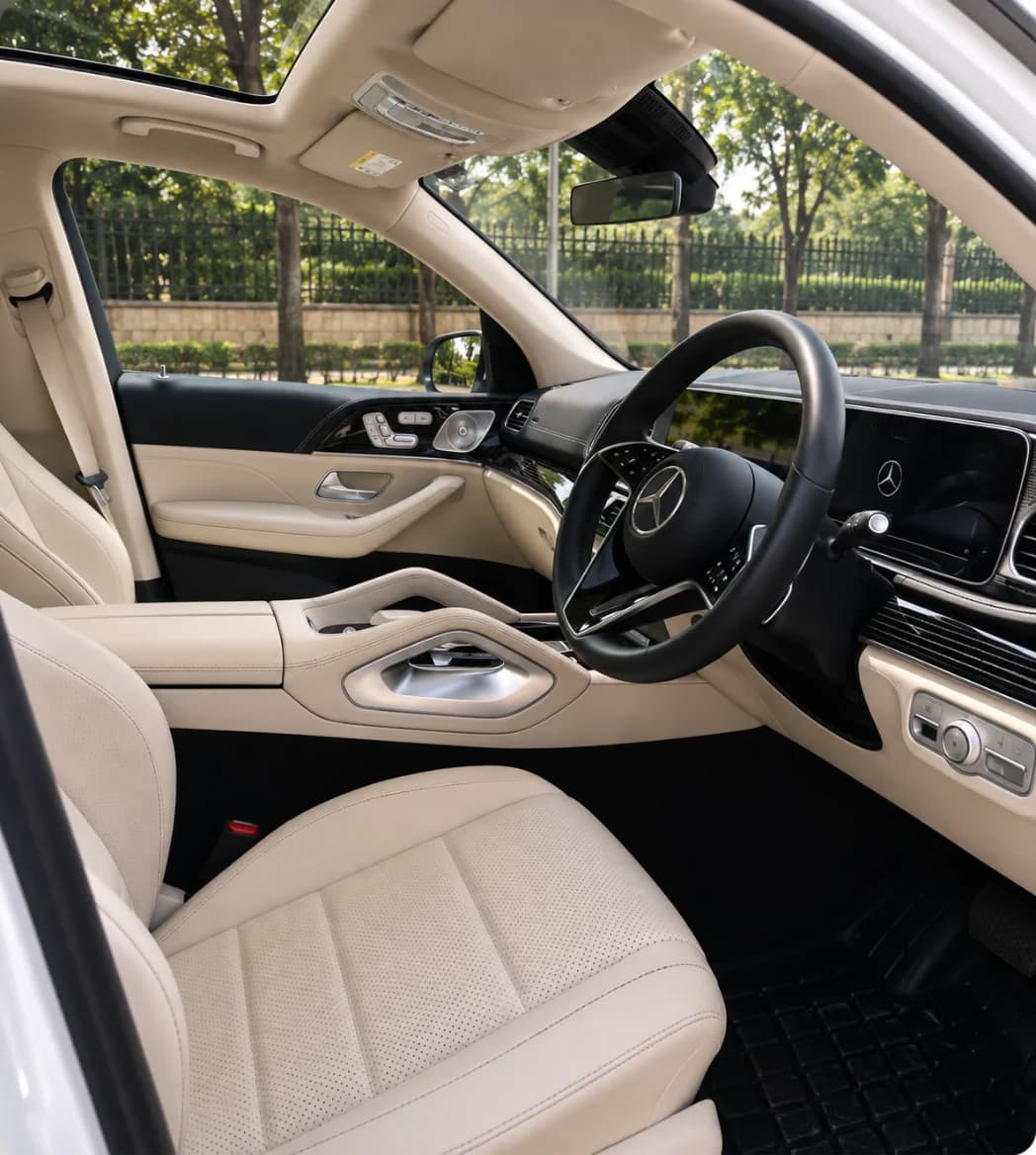 Mercedes-Benz GLS 450 cabin interior 3