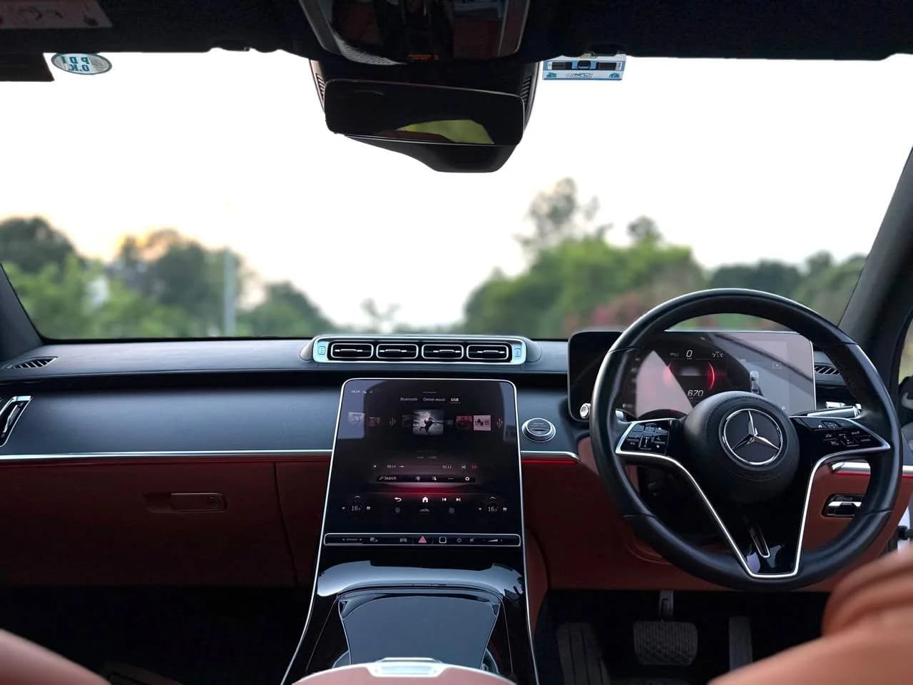 Mercedes-Benz S-Class cabin interior 3