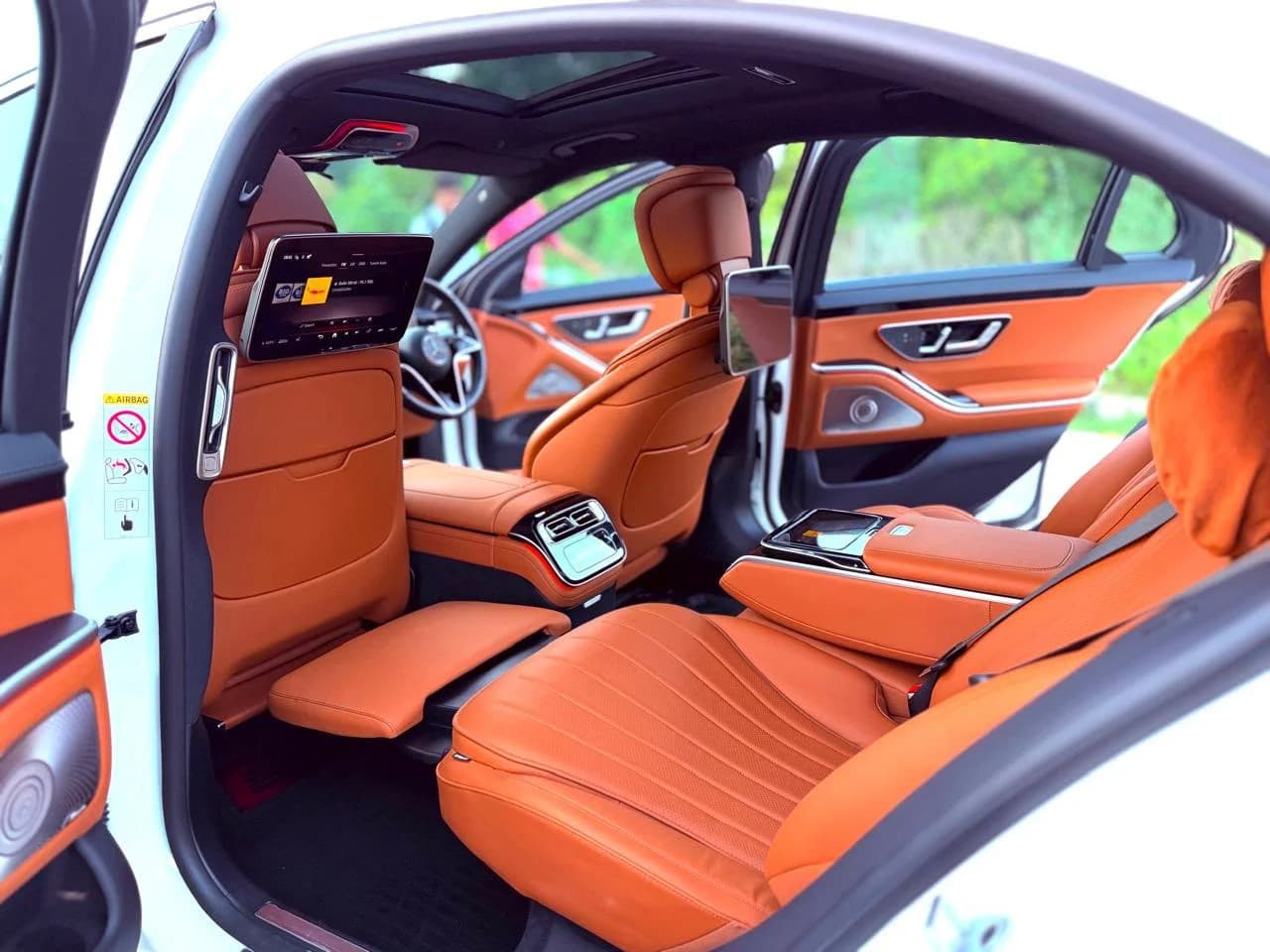 Mercedes-Benz S-Class cabin interior 4