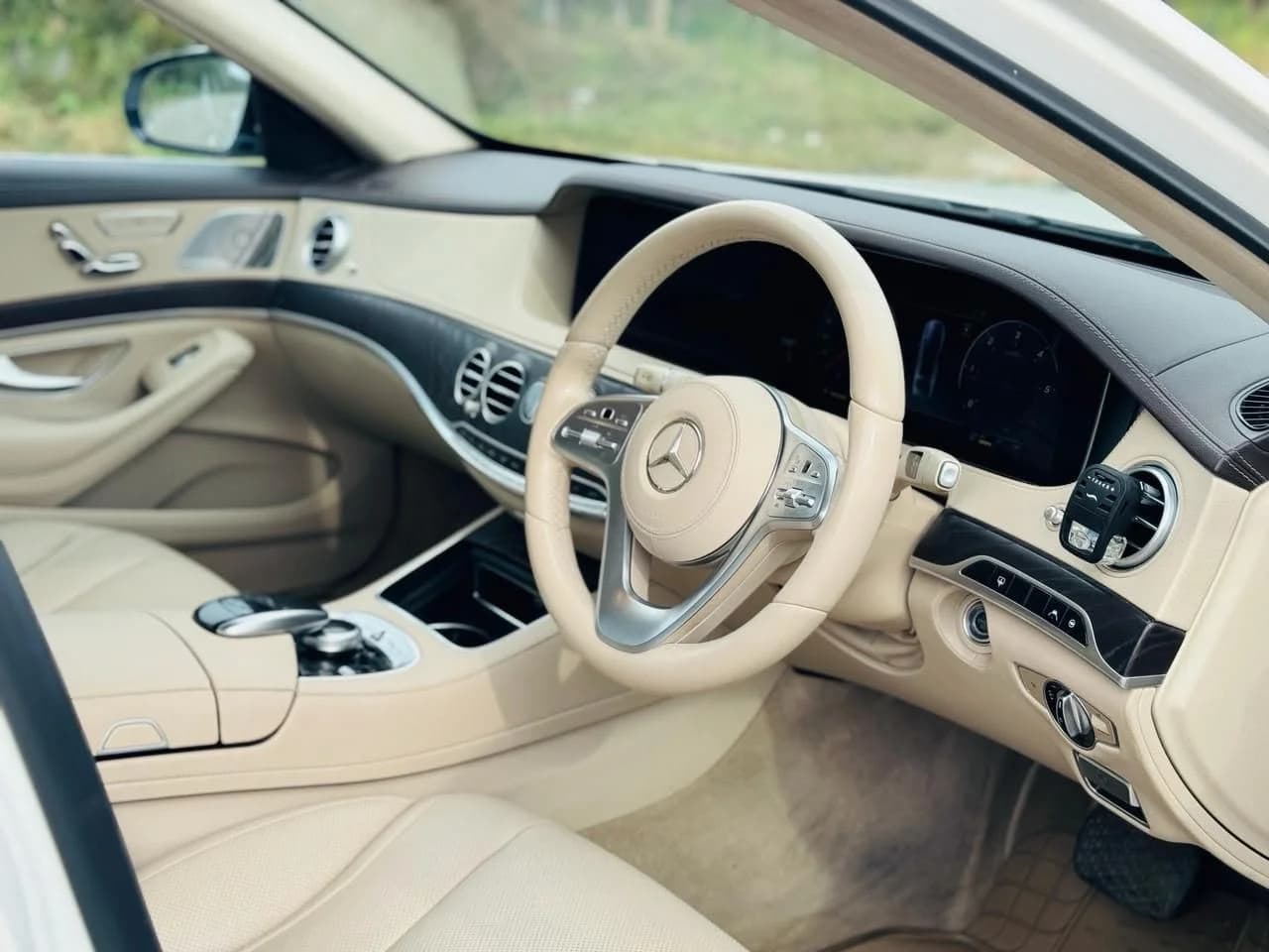 White Mercedes-Maybach S580 dashboard and front cabin
