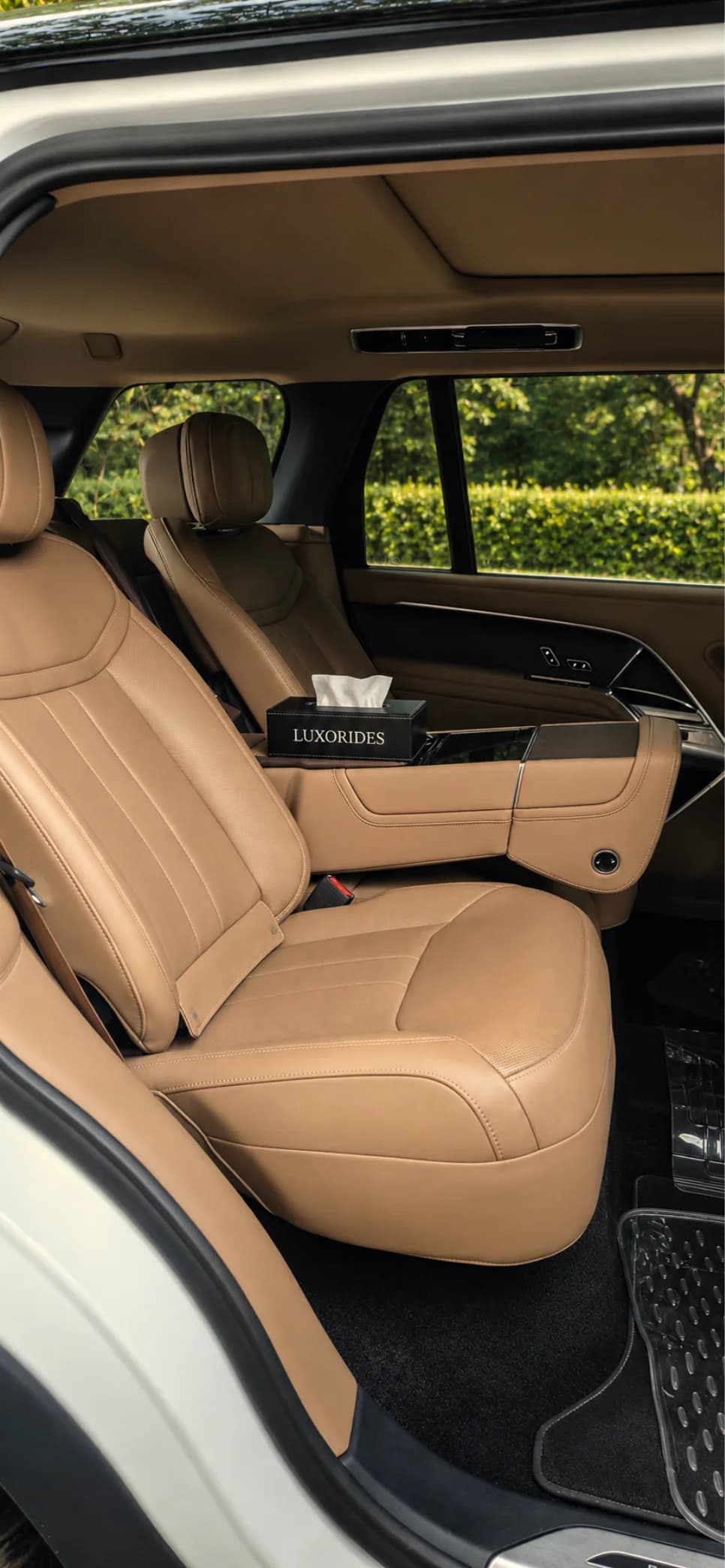 Range Rover Vogue Autobiography WHITE cabin interior 4