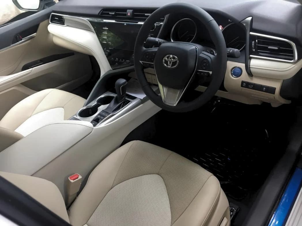 Toyota Camry Hybrid cabin interior 3